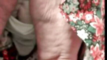 ผู้ใหญ่ที่มีหัวนมใหญ่แสดงให้เห็นว่าเธอสามารถดูดได้อย่างไร วิ ดี โป๊