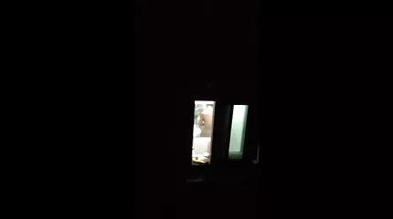 สาวเปลือยชอบมันเมื่อคนรักของเธอ xxxx วีดีโอ fucks เธอจากด้านหลังในหี