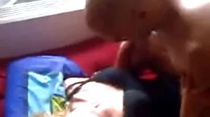 ฉันยัดกระเจี๊ยวในหีของหญิงสาวและช่วยให้เธอตื่นขึ้น วิดีโอ โป๊ะ